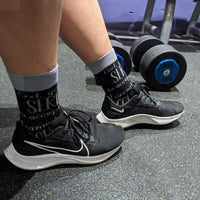 Serenity Prayer socks black & grey - in the gym 